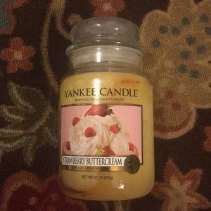 NEW Strawberry Buttercream Yankee Candle